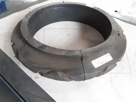 REIFEN MITTE ZU GUMMIKEILRINGWALZE